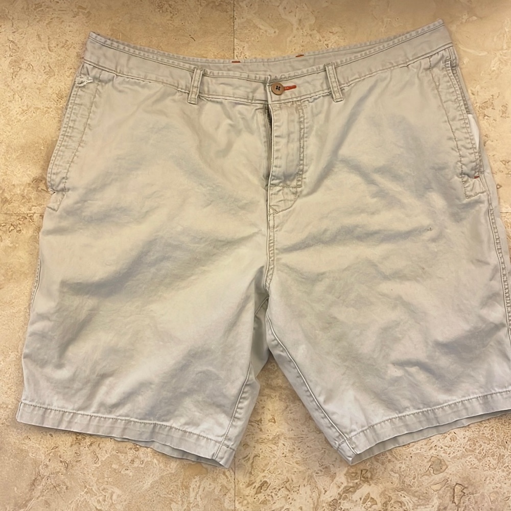 Tommy Bahamas Relaxed Cream/Tan Shorts